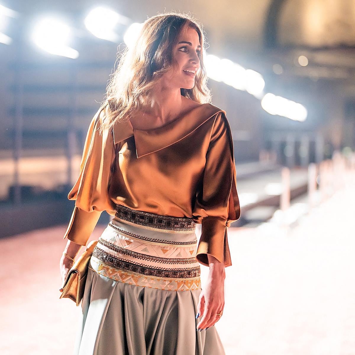 Sfera Tiene La Falda Estilo Rania De Jordania Y Es Perfecta Para Un sfera-tiene-la-falda-estilo-rania-de-jordania-y-es-perfecta-para-un